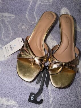 Time and Tru Metallic Gold Knot kitten heels - Women's Size 9